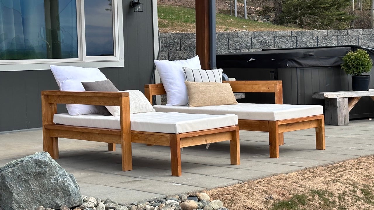 White outdoor best sale chaise lounge cushions